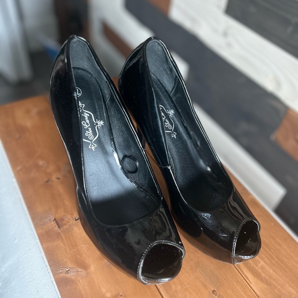 Peep-toe black heels shoes - Picture 2 of 3